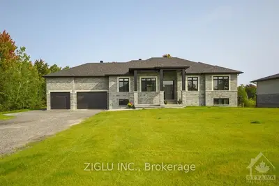 6844 SUNCREST Drive, Greely - Metcalfe - Osgoode - Vernon and Area, ON K2P 0B2