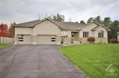 6663 PEBBLE TRAIL Way, Greely - Metcalfe - Osgoode - Vernon and Area, ON K4P 0B6
