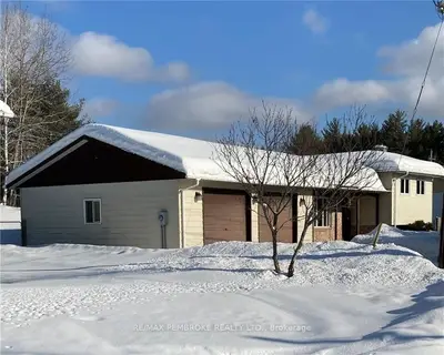 20 BLIMKIE EAST Street, Laurentian Hills, ON K0J 1J0