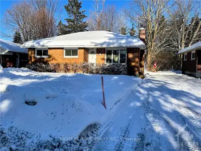 1217 Parkway Drive, Parkway Park - Queensway Terrace S And Area, On K2c 2w5