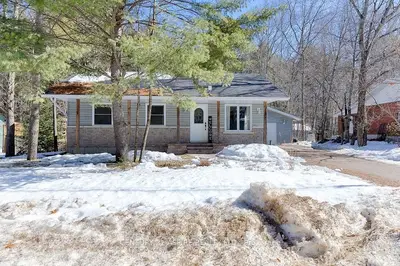 63 LEGERE Drive, Laurentian Hills, ON K0J 1P0