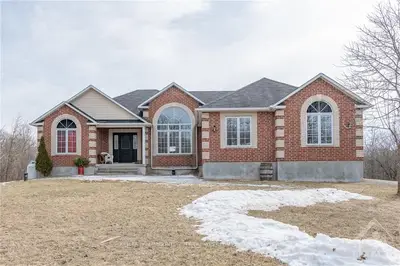 22 WINDSOR Crescent, Rideau Lakes, ON K7A 4S5