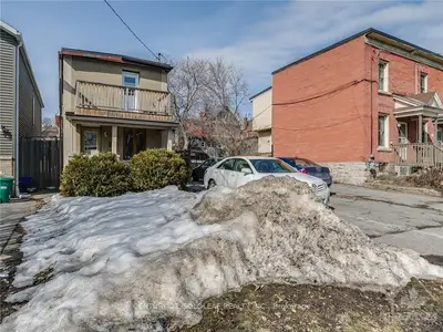 137 ELM Street, West Centre Town, ON K1R 6N4