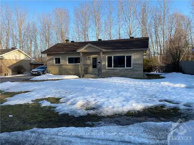 28 KIRKSTALL Avenue, South of Baseline to Knoxdale, ON K2G 3M5