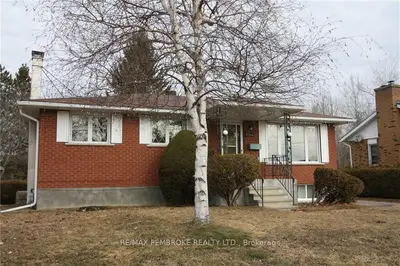 694 BRUHAM Avenue, Laurentian Valley, ON K8A 5A4