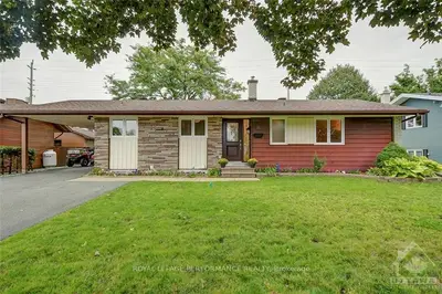 11 LAVINA Crescent, South of Baseline to Knoxdale, ON K2H 7P1