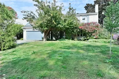 2371 GEORGINA Drive, Britannia Heights - Queensway Terrace N and Area, ON K2B 7M6