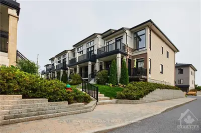 242 PEMBINA, Blossom Park - Airport and Area, ON K4M 0G7