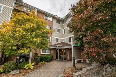 270 Brittany Drive 216, Manor Park - Cardinal Glen and Area, ON K1K 4M3