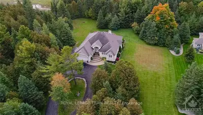 596 PENNYCROSS Lane, Carp - Huntley Ward, ON K0A 1L0