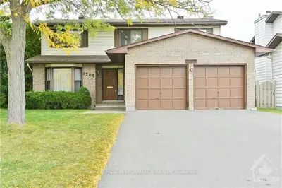 1208 BORDEAU Grove, Orleans - Convent Glen and Area, ON K1C 2M7