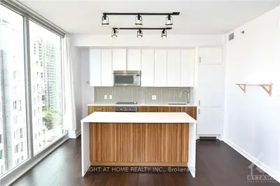 300 LISGAR Street 1503, Ottawa Centre, ON K2P 0E2