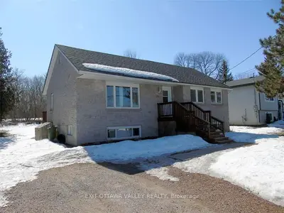 912 LEA Street, Pembroke, ON K8A 6H7