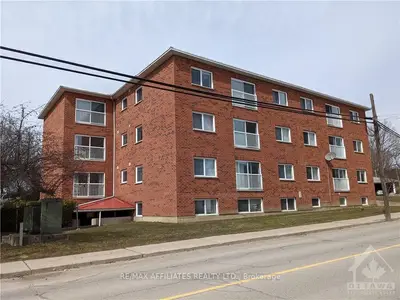 2 RIDEAU Street 12, Westport, ON K0G 1X0