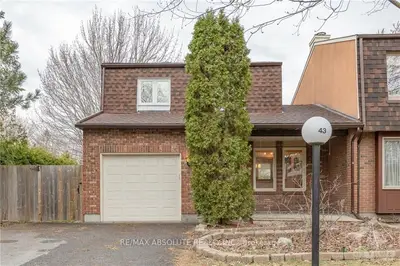 43 HAYWOOD Crescent, Kanata, ON K2L 2J3