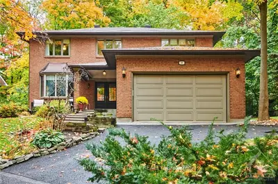 40 WHITEMARL Drive, Rockcliffe Park, ON K1L 8J6