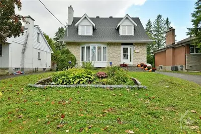 2220 COURTICE Avenue, Alta Vista and Area, ON K1H 7G6