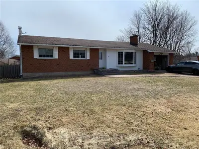 8 ELTON Street, Petawawa, ON K8H 7L9