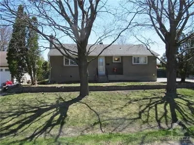 160 OAKRIDGE Boulevard B, Meadowlands - Crestview and Area, ON K2G 2V2