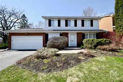 2467 WYNDALE Crescent, Alta Vista and Area, ON K1H 8J3