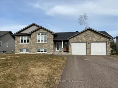 1035 BUTLER Boulevard, Petawawa, ON K8H 0C2
