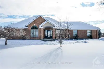 1086 PEGASUS Crescent, Greely - Metcalfe - Osgoode - Vernon and Area, ON K4P 1P1