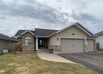 3 BOULDER CREEK Trail, Petawawa, ON K8H 0B2
