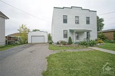 1048 NOTRE DAME Street, Russell, ON K0A 1W0