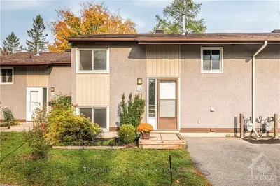 302 WOODFIELD Drive, Tanglewood - Grenfell Glen - Pineglen, ON K2G 3W9