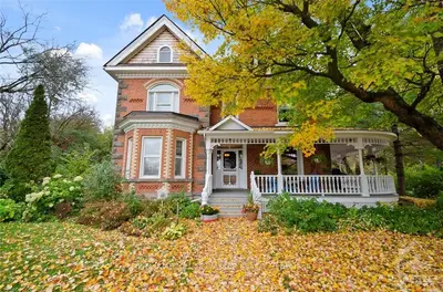 400 DONALD B MUNRO Drive, Carp - Huntley Ward, ON K0A 1L0