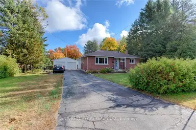 178 LAURENTIAN Drive, Petawawa, ON K8H 2M6
