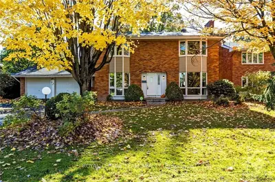 46 KINGSFORD Crescent, Kanata, ON K2K 1T4