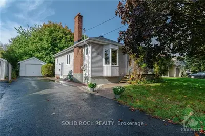 168 CAMELIA Avenue, Manor Park - Cardinal Glen and Area, ON K1K 2X8