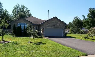 2055 SANDSTONE Crescent, Petawawa, ON K8H 0B2