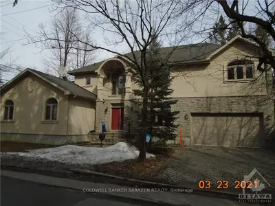 2205 COURTICE Avenue, Alta Vista and Area, ON K1H 7G4