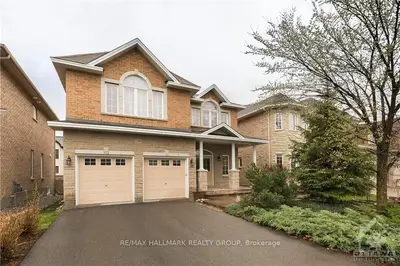 249 Madhu Crescent, Mooneys Bay - Carleton Heights and Area, ON K2C 4J2