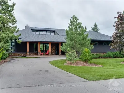 1903 BROADMOOR Avenue, Alta Vista and Area, ON K1H 5B3