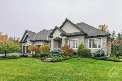 6226 PEBBLEWOODS Drive, Greely - Metcalfe - Osgoode - Vernon and Area, ON K4P 0A1