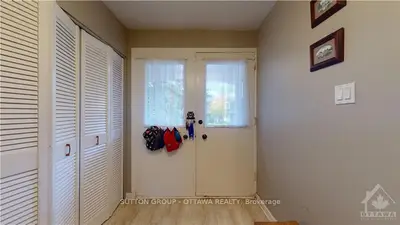 10 COSTELLO Avenue, South of Baseline to Knoxdale, ON K2H 7C4
