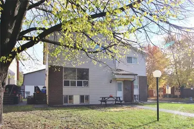 24 SONNET Crescent D, Bells Corners and South to Fallowfield, ON K2H 8W7