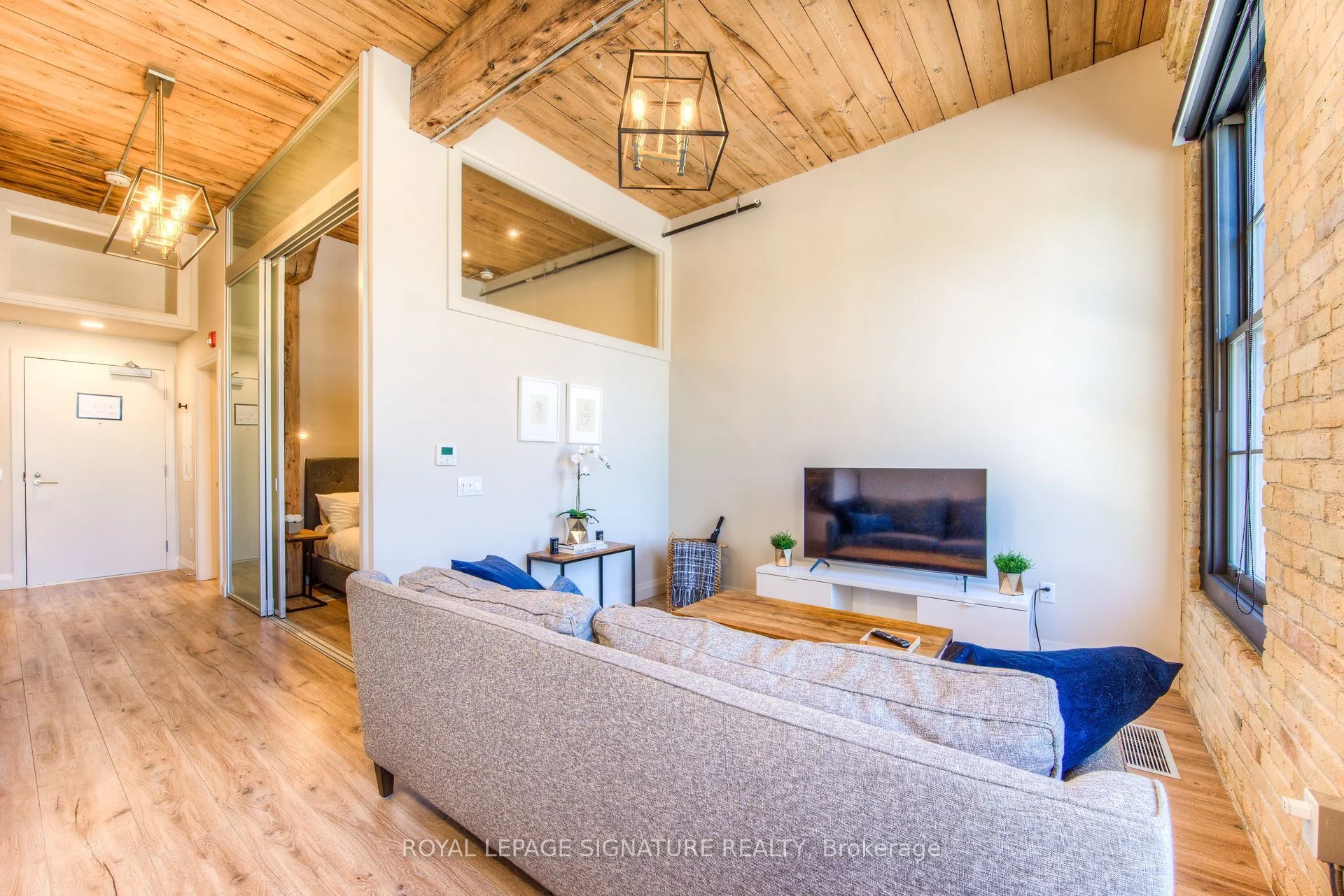 Condo Apartment in Stratford