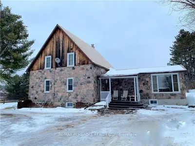 1717 FOREST LEA Road, Laurentian Valley, ON K8A 6W6