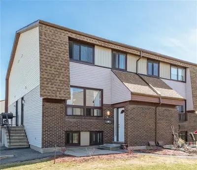 17 WOODVALE D, South of Baseline to Knoxdale, ON K2G 4H1