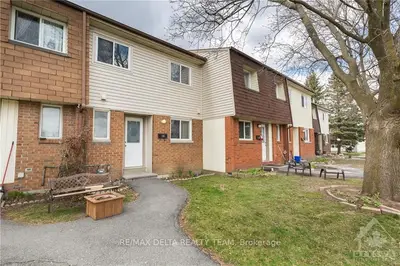 8 SONNET Crescent E, Bells Corners and South to Fallowfield, ON K2H 8W6