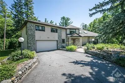 824 Nesbitt Place, Mooneys Bay - Carleton Heights and Area, ON K2C 0K1