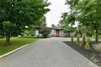 8 ROBERT KEMP Street, Blossom Park - Airport and Area, ON K1T 3W9