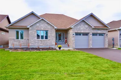 10 NOBLE Crescent, Petawawa, ON K8H 0G1