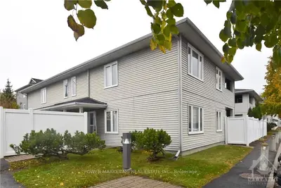 1031 CUMMINGS Avenue A, Cyrville - Carson Grove - Pineview, ON K1J 9K7