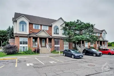 38 BRISTON, Hunt Club - South Keys and Area, ON K1G 5P5
