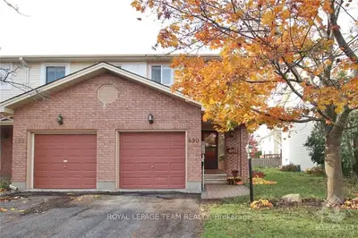 690 SEYTON Drive, Bells Corners and South to Fallowfield, ON K2H 1A4
